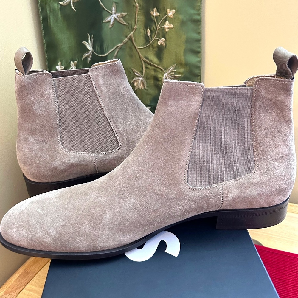 NIB BOSS Colby Chelsea Suede Pull/on Boot Men’s